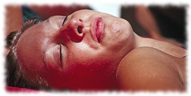 Foto mit Sonnenbrand einer Frau ohne die LR Sonnenschutz Pflege